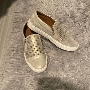 Size 7.5 Gold/Silver